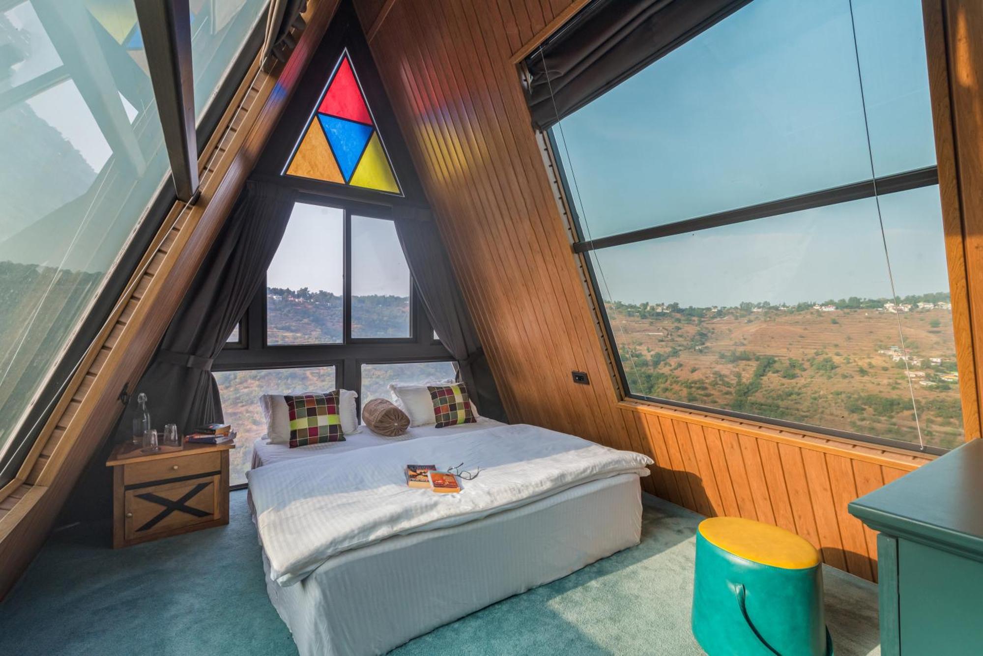 Saffronstays A Vantage, Panchgani - A Pyramid Shaped Unique Luxury Villa With Infinity Valley Views エクステリア 写真
