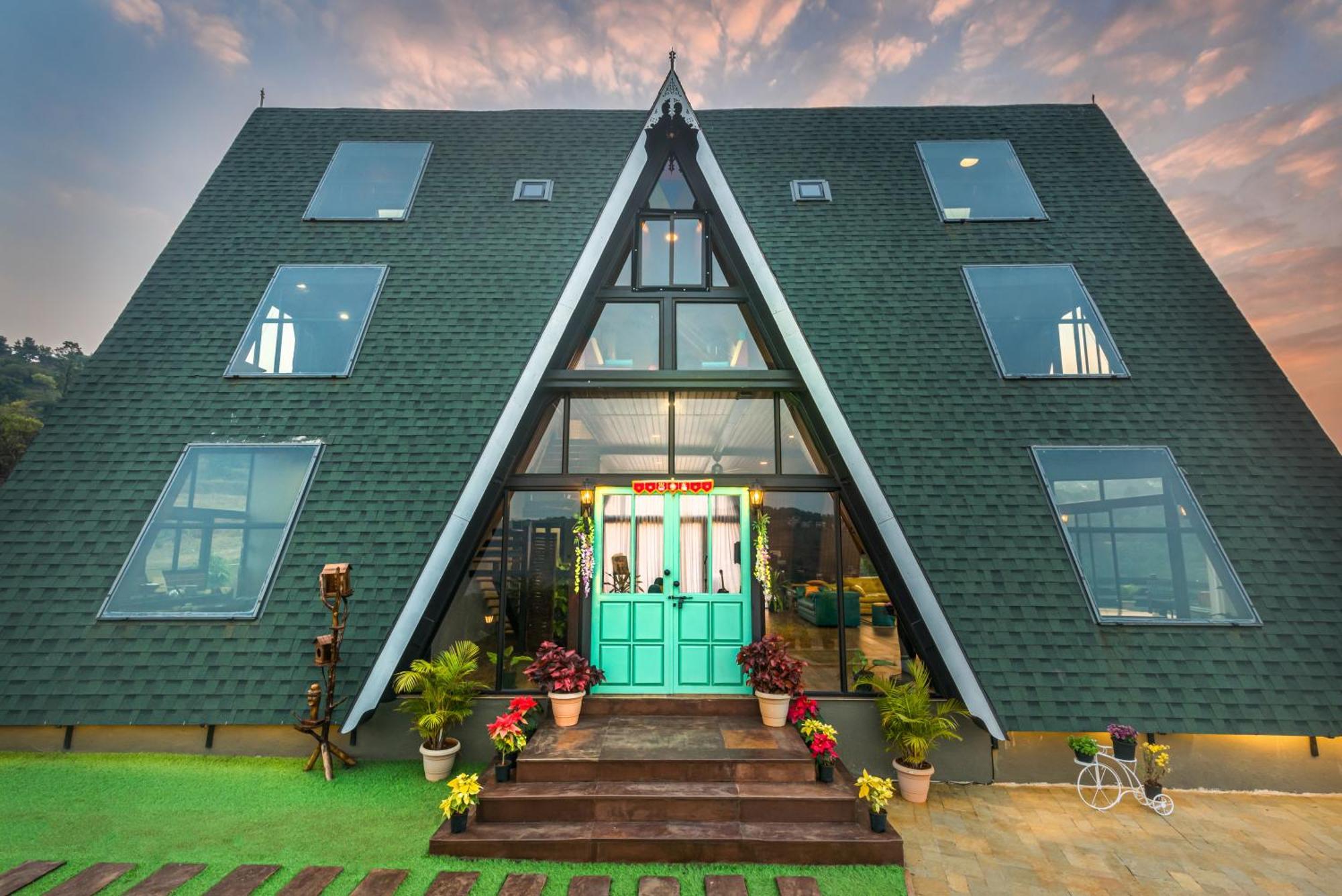 Saffronstays A Vantage, Panchgani - A Pyramid Shaped Unique Luxury Villa With Infinity Valley Views エクステリア 写真