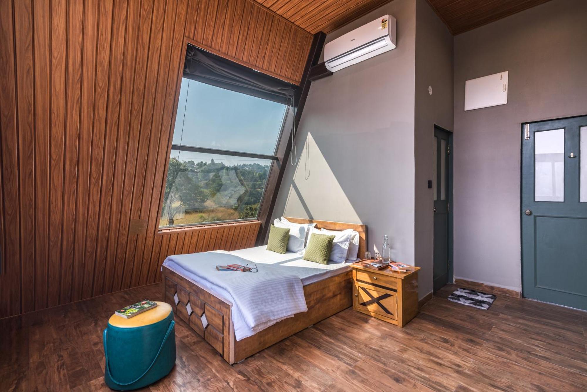 Saffronstays A Vantage, Panchgani - A Pyramid Shaped Unique Luxury Villa With Infinity Valley Views エクステリア 写真