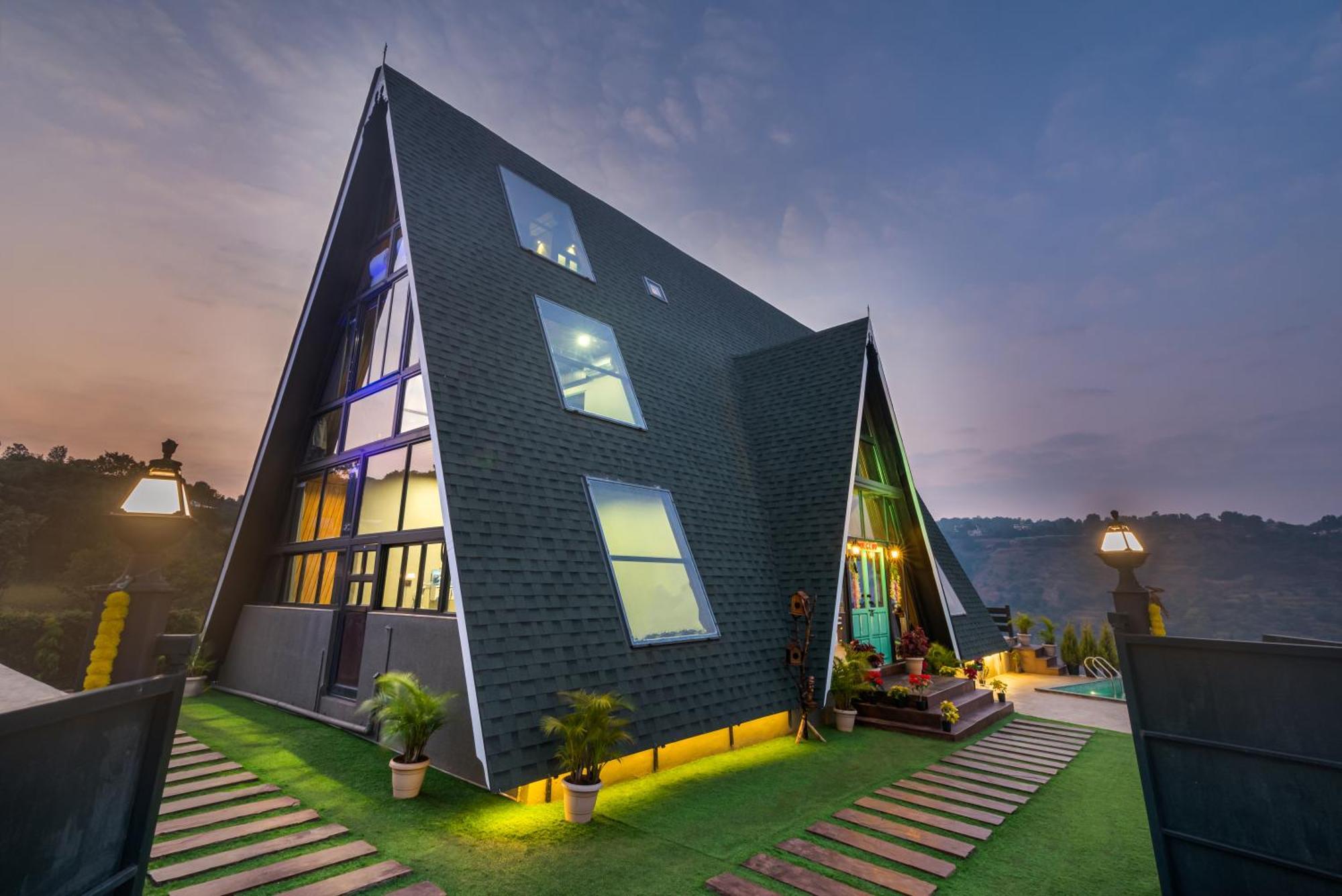 Saffronstays A Vantage, Panchgani - A Pyramid Shaped Unique Luxury Villa With Infinity Valley Views エクステリア 写真